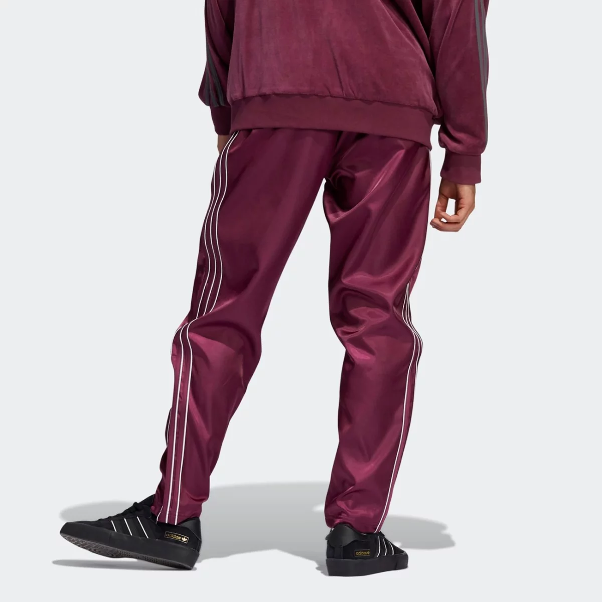 h31293_app_on-model_back_gradient-huge-665764e083aa2