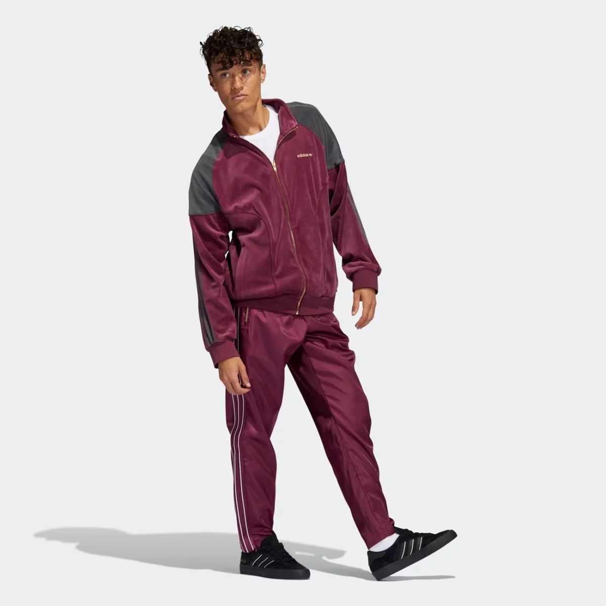h31293_app_on-model_walking_gradient-huge-665764e7297f5