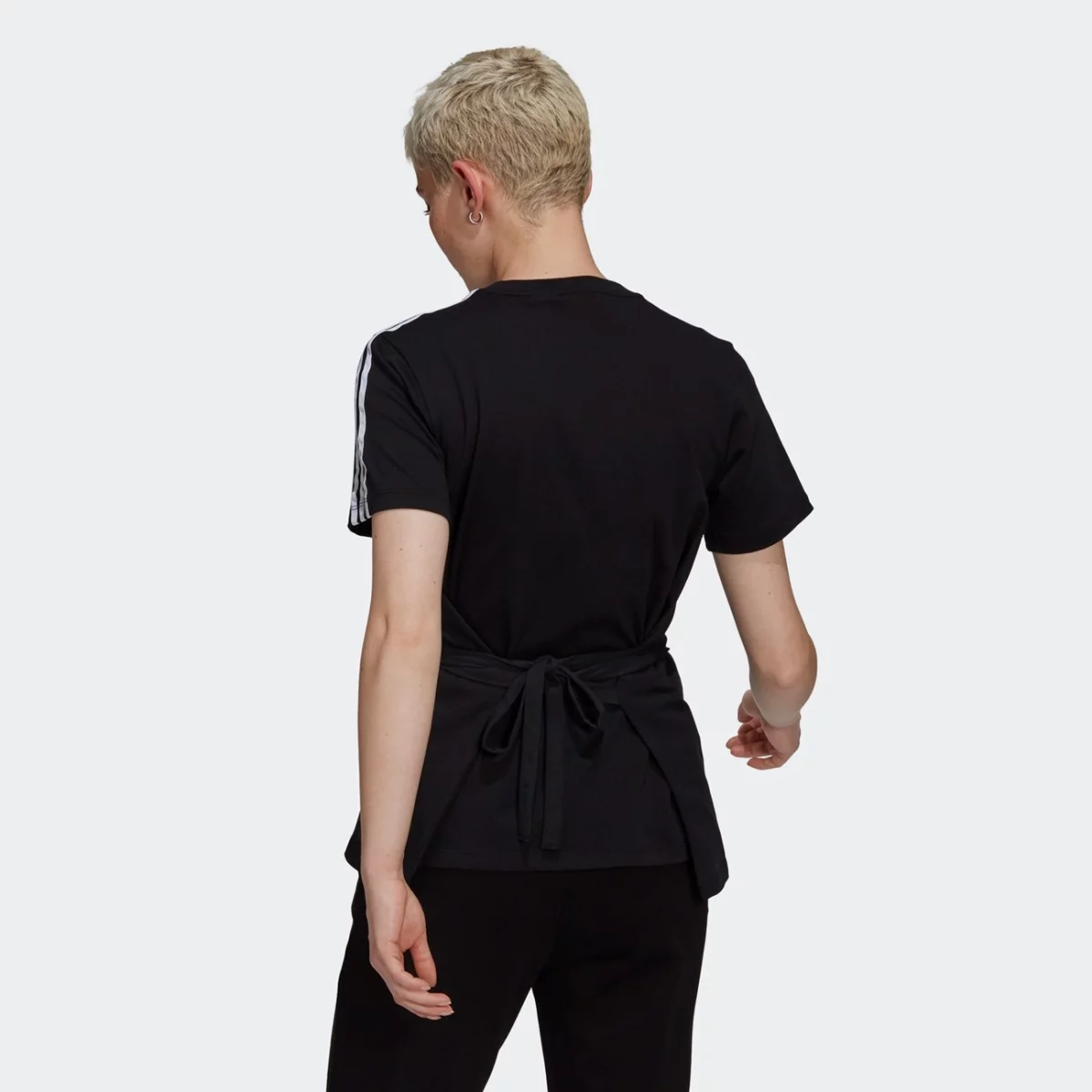 gn3173_app_on-model_back_gradient-huge-6657568949ca7