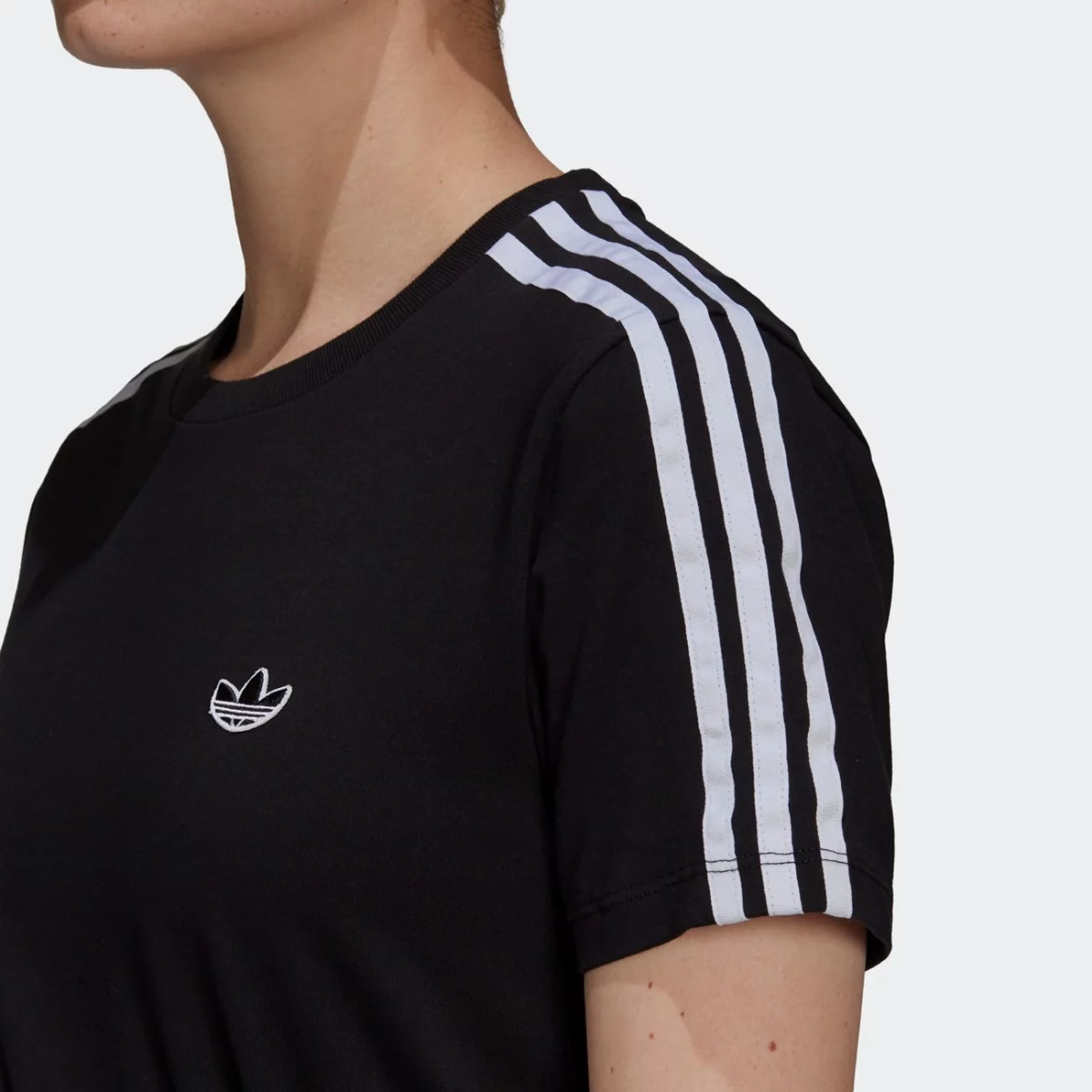 gn3173_app_on-model_detail-1_gradient-huge-665756930879c