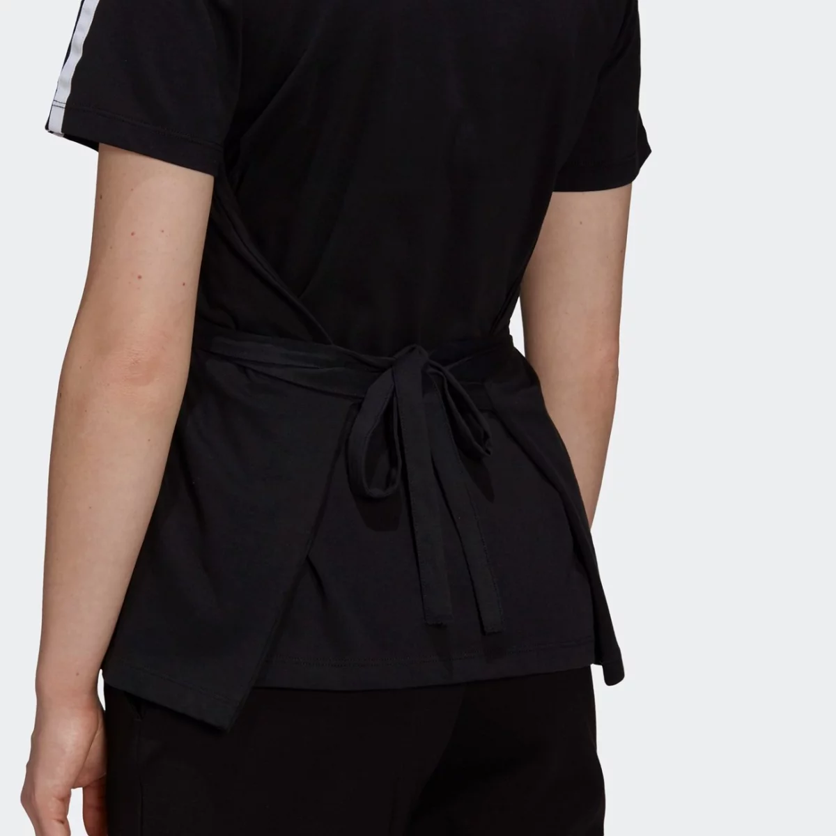 gn3173_app_on-model_detail-2_gradient-huge-6657569182d15