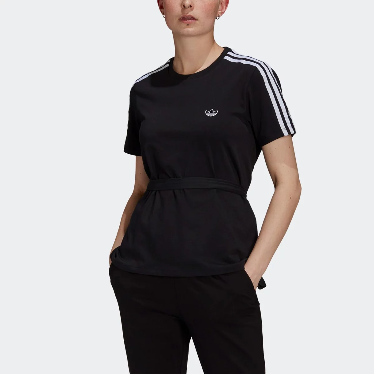 gn3173_app_on-model_front_gradient-huge-665756901b354
