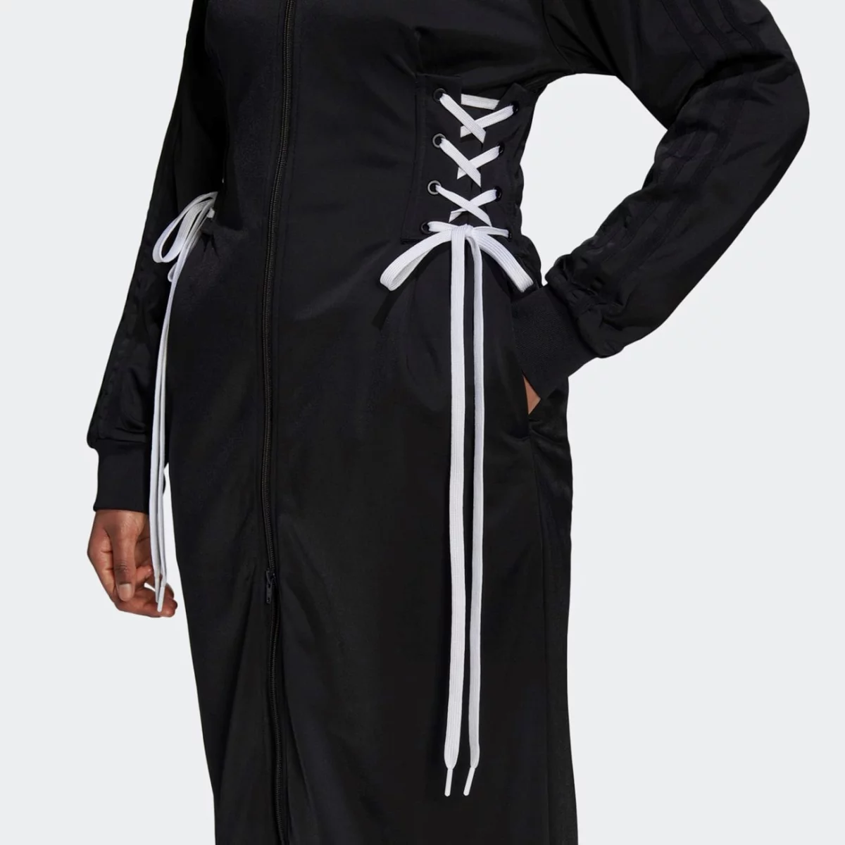 hk5075_8_apparel_on-model_detail-view-2_grey-huge-665794dc0e829