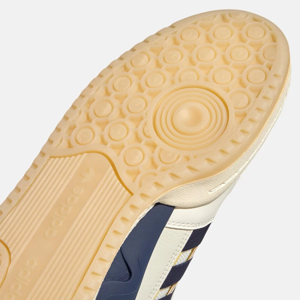 gx4121_9_footwear_photography_detail-view-2_transparent-huge-6658209dcd66a