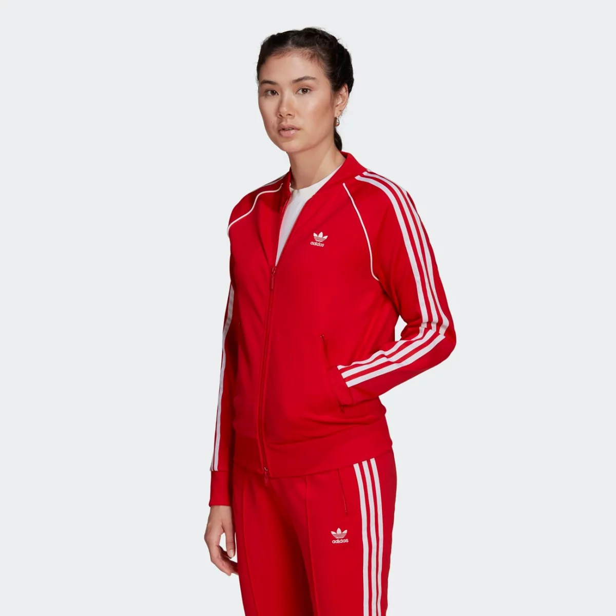 he9562_app_on-model_standard_gradient-huge-665775a15dc8a