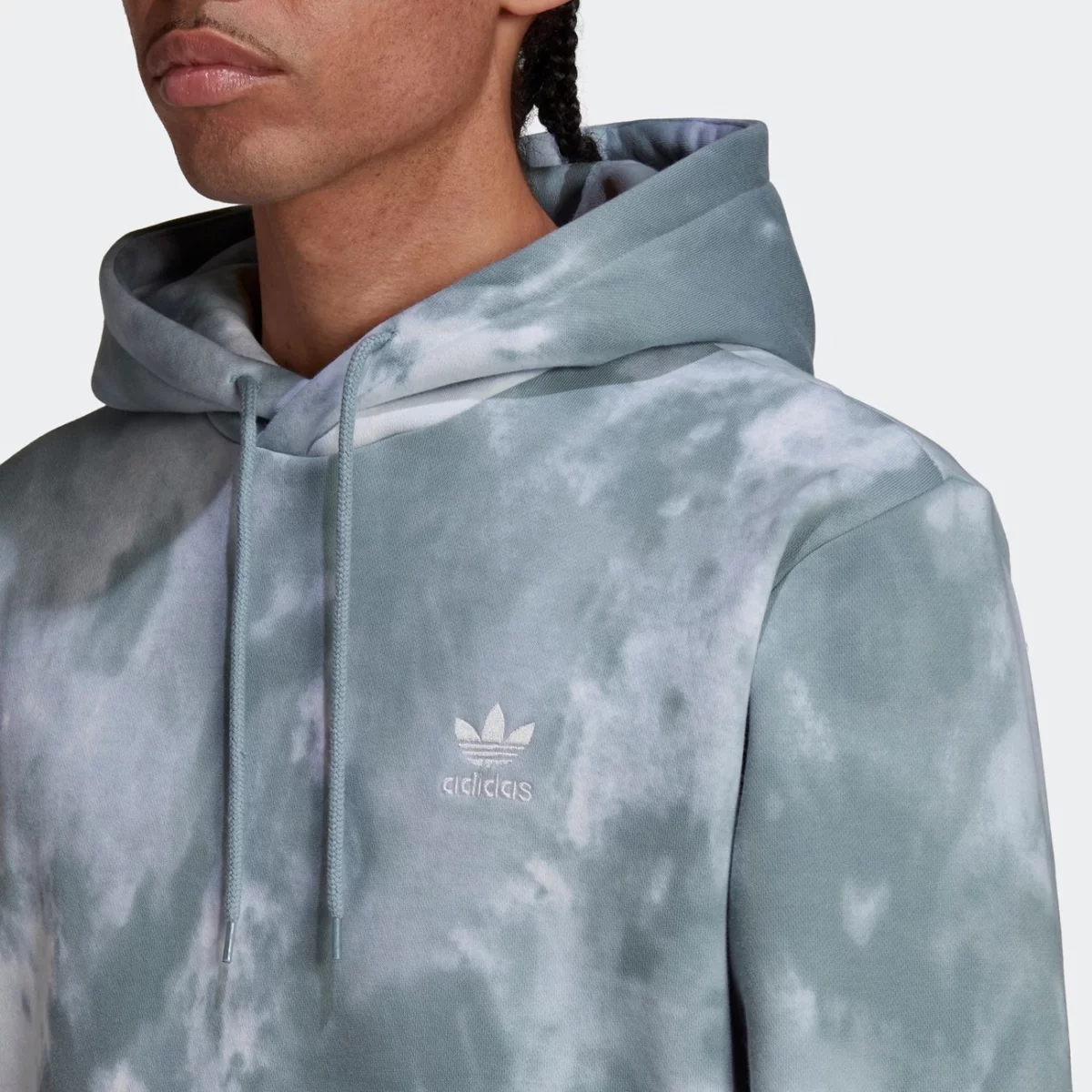 he9436_app_on-model_detail-1_gradient-huge-665776de6a678