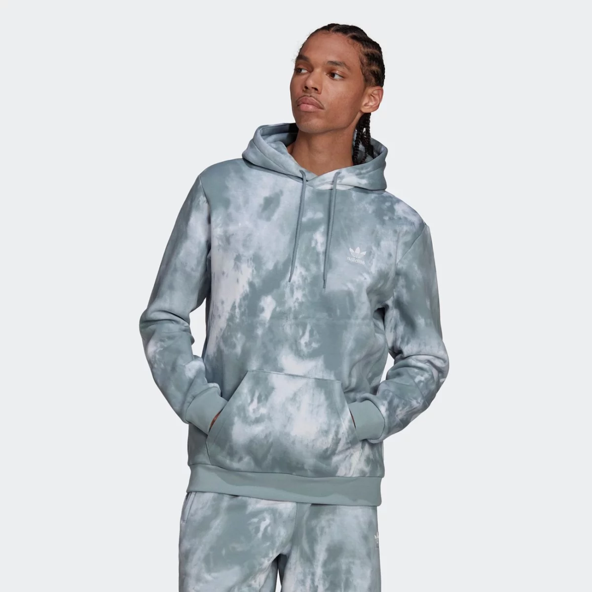 he9436_app_on-model_standard_gradient-huge-665776da3477b