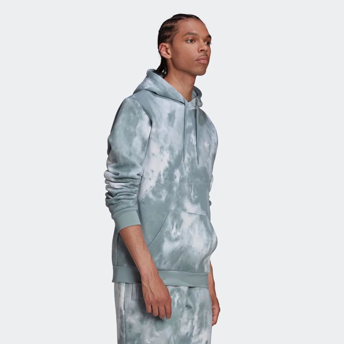 he9436_app_on-model_walking_gradient-huge-665776dd099be