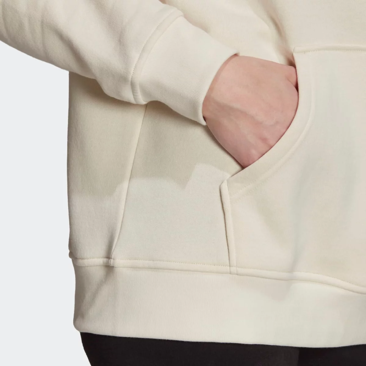 h34729_8_apparel_on-model_detail-view-2_grey-huge-6657943389699