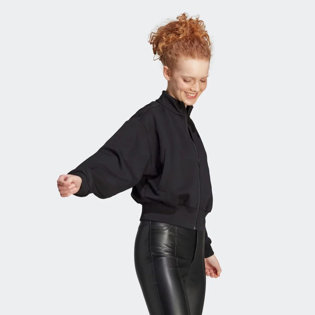 ib4155_3_apparel_on-model_standard-view_grey-huge-6657a7f978090