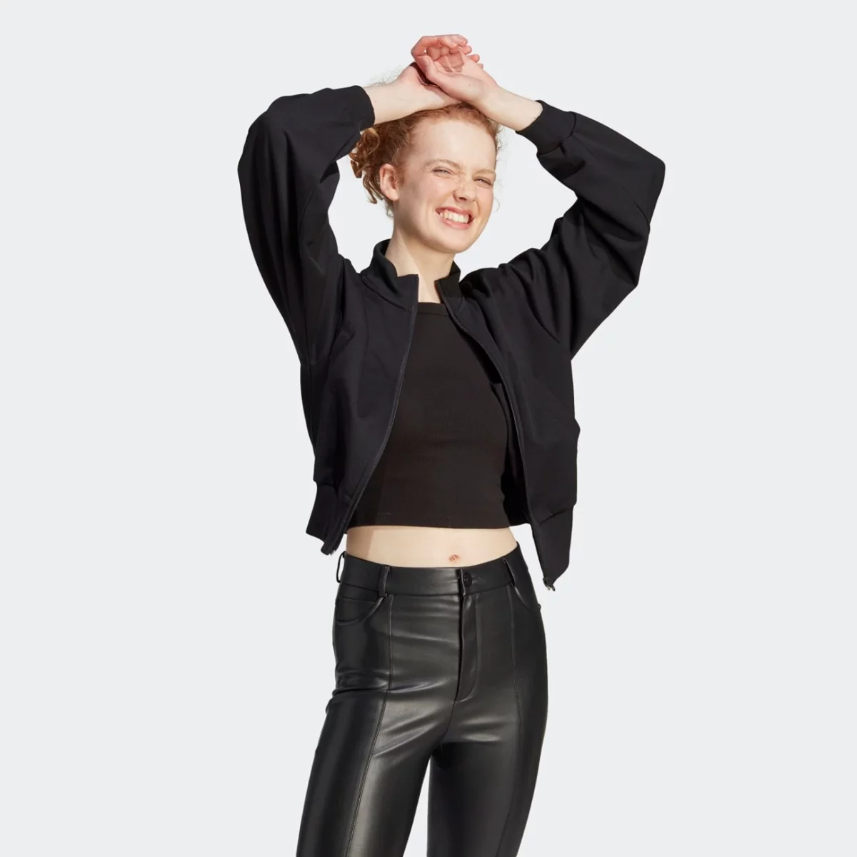 ib4155_6_apparel_on-model_walking-view_grey-huge-6657a7fc7557e