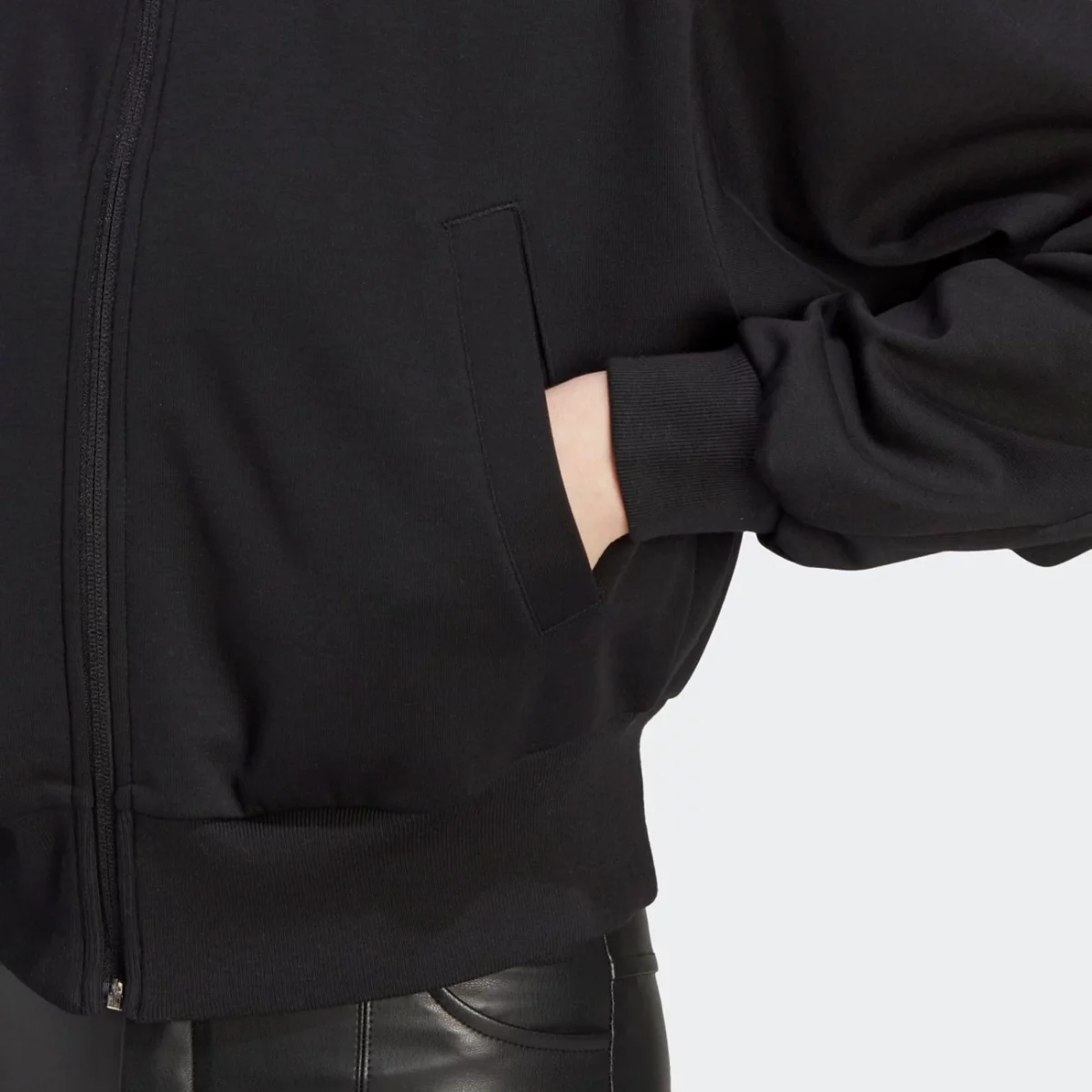 ib4155_8_apparel_on-model_detail-view-2_grey-huge-6657a7ff97378