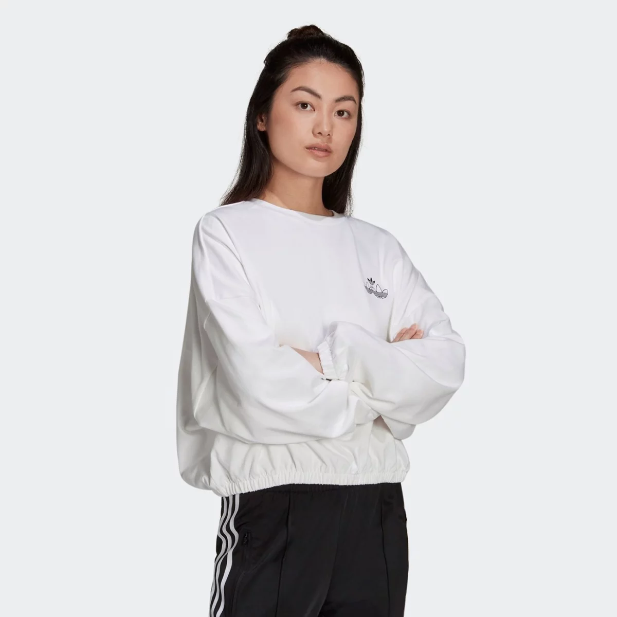 h17943_app_on-model_standard_gradient-huge-6657617a4e221