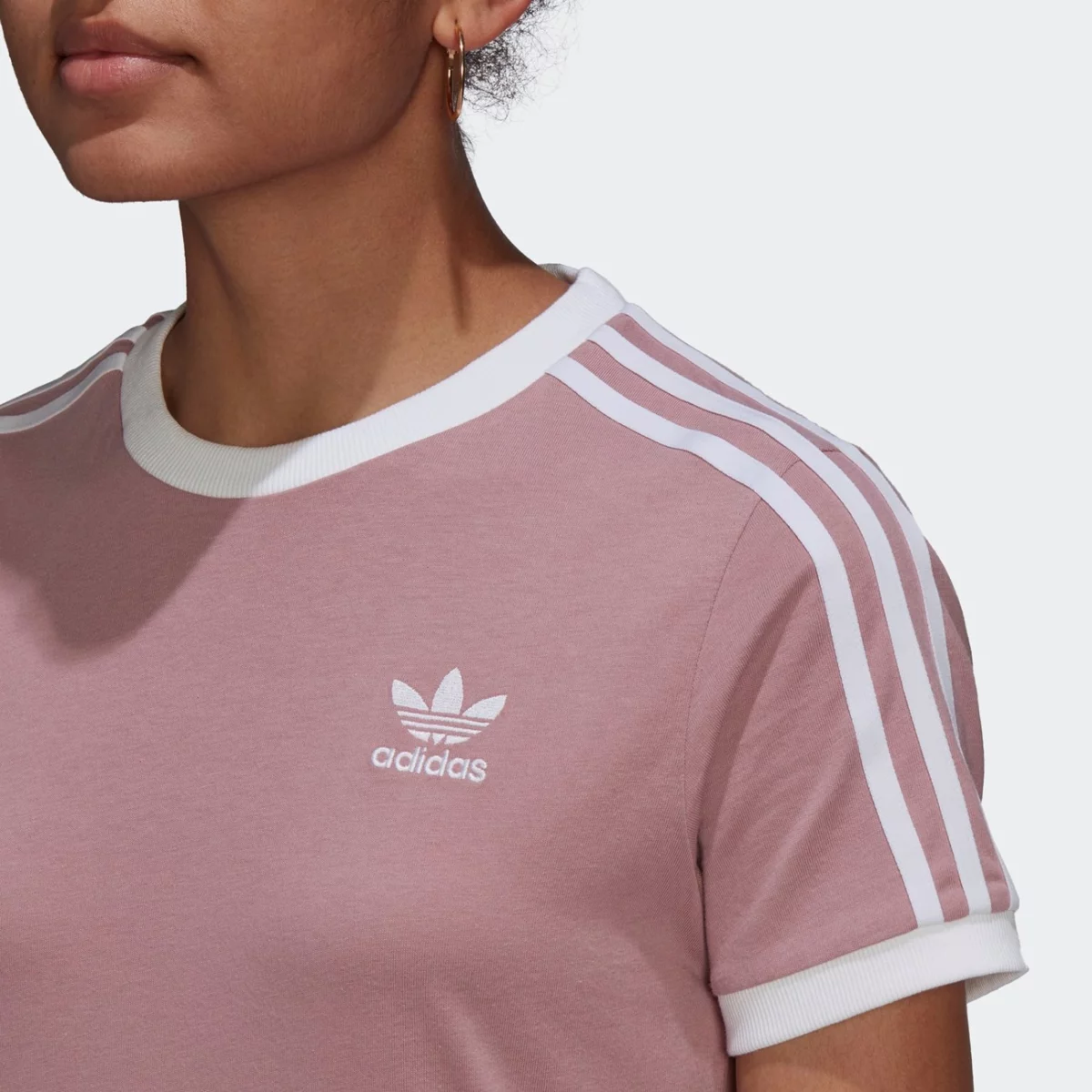 hb9485_app_on-model_detail-1_gradient-huge-66577a9a03188