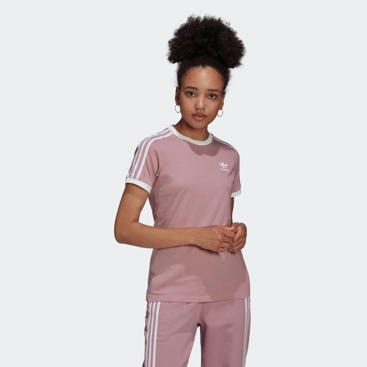hb9485_app_on-model_standard_gradient-huge-66577a95d13e3
