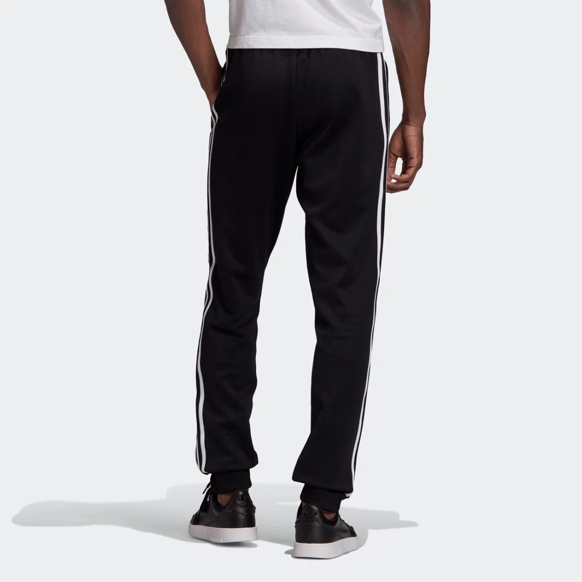 gf0210_app_on-model_back_gradient-huge-665757378b51e