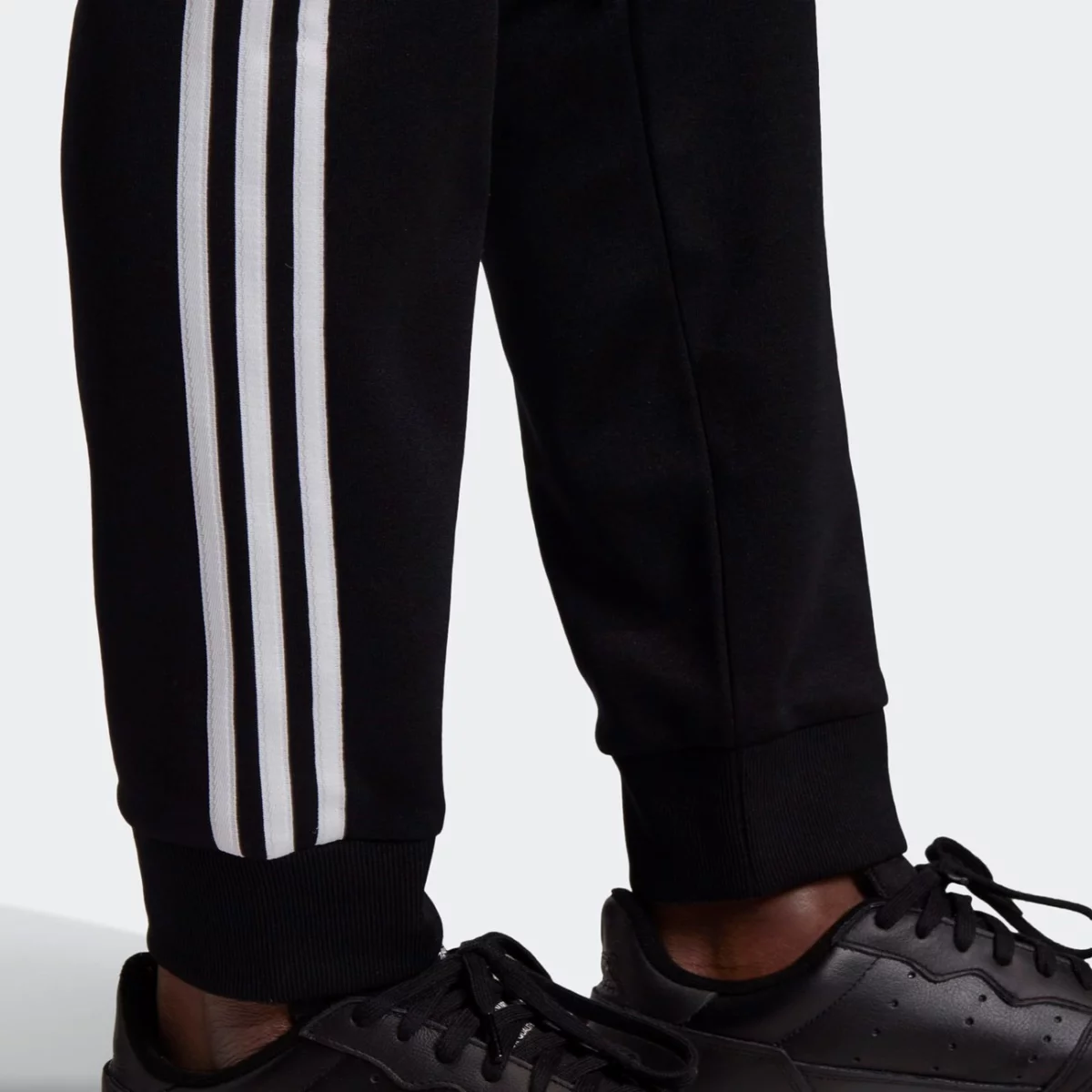 gf0210_app_on-model_detail-2_gradient-huge-66575731e918d