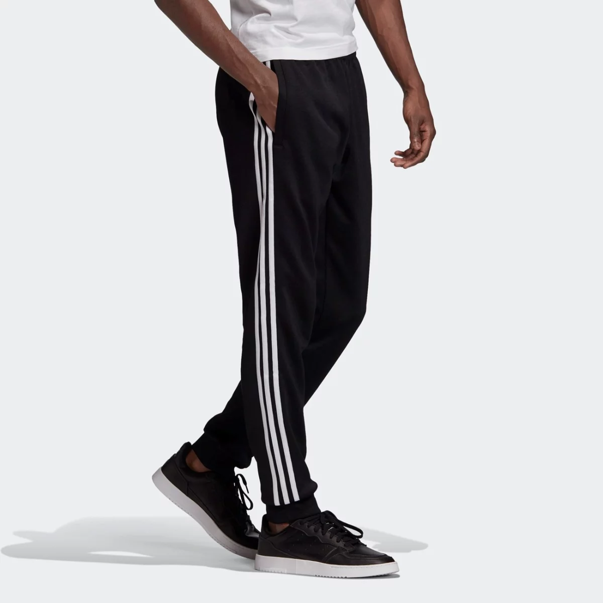 gf0210_app_on-model_walking_gradient-huge-665757363778c