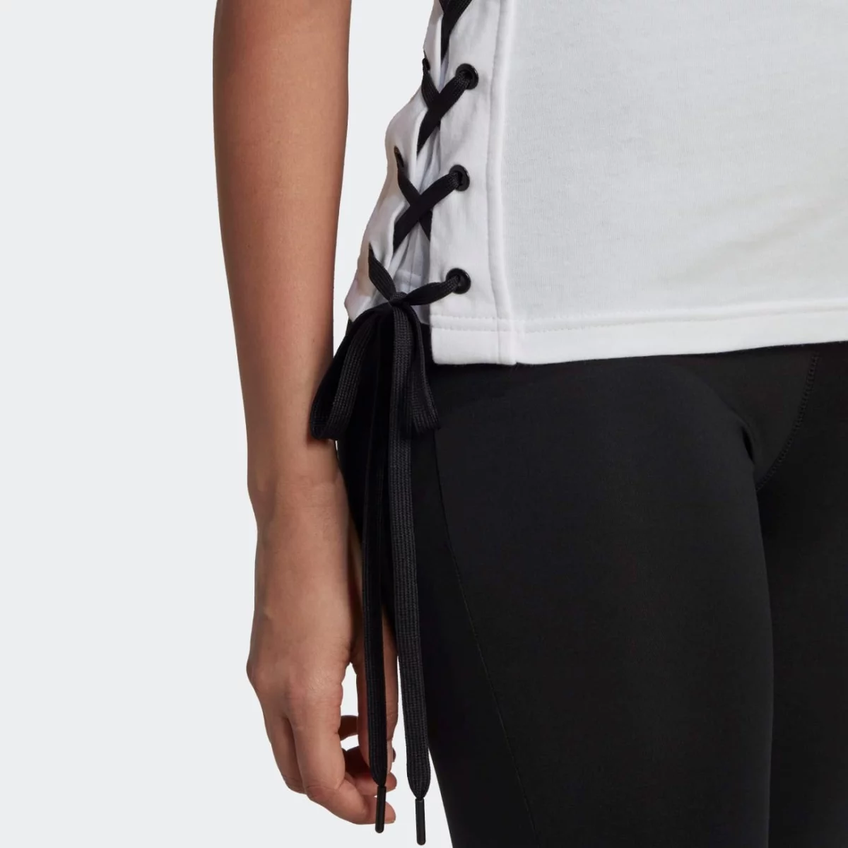 hk5062_8_apparel_on-model_detail-view-2_grey-huge-665794f696bd7