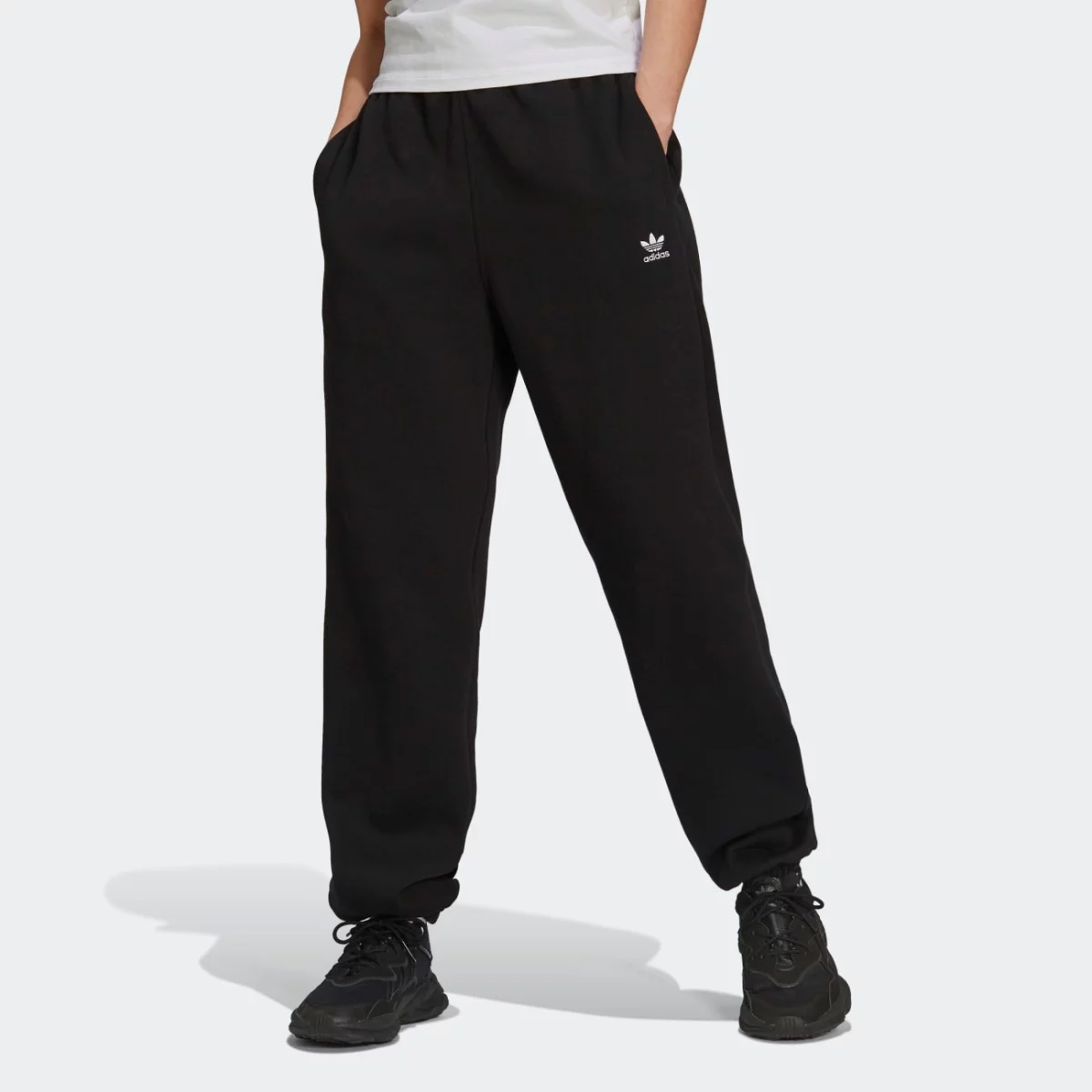 h06629_3_apparel_on-model_standard-view_grey-huge-66579465cba46