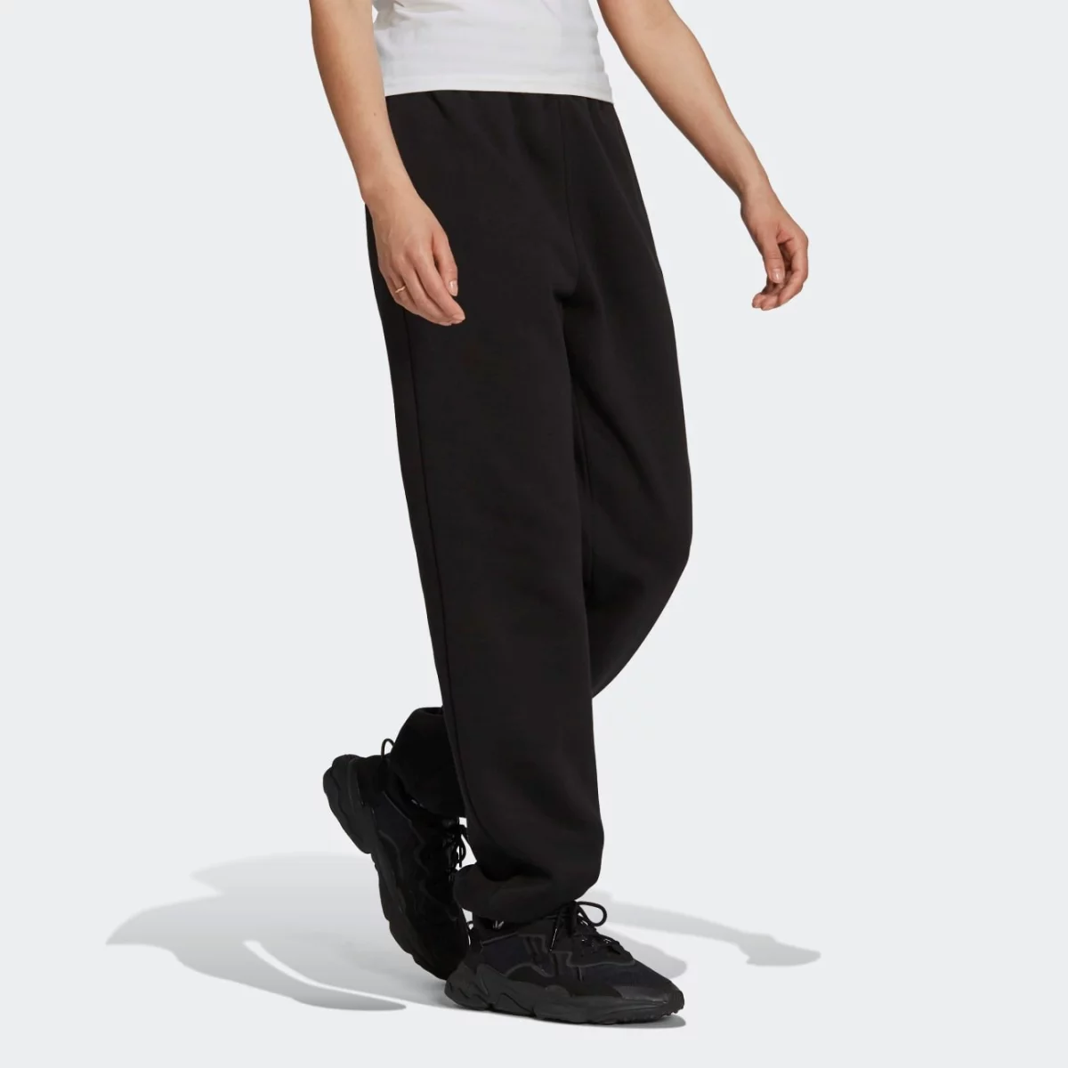 h06629_5_apparel_on-model_walking-view_grey-huge-6657946862bc9