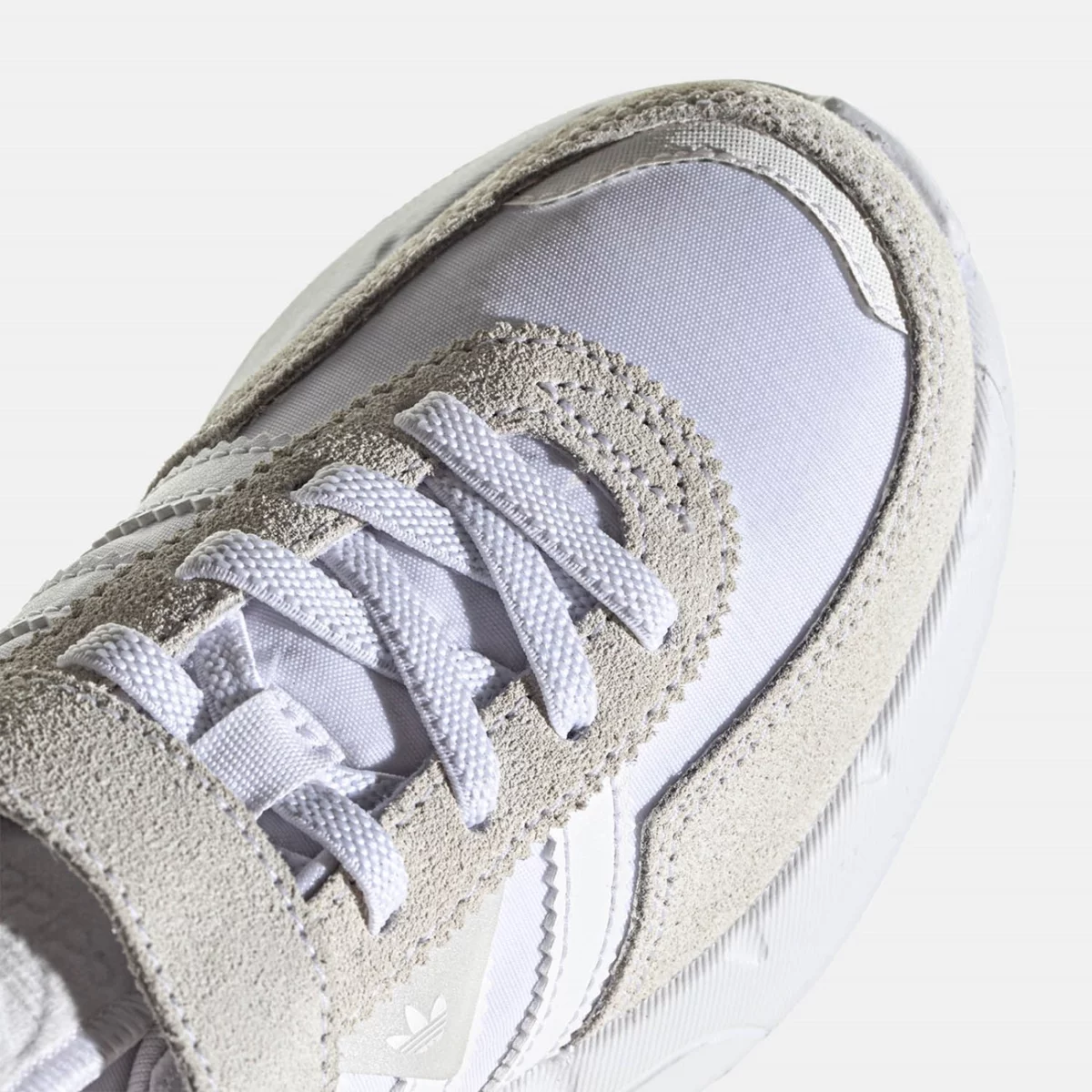 0_0047_gx9068_9_footwear_photography_detail-view-2_transparent-huge-6658203db659d
