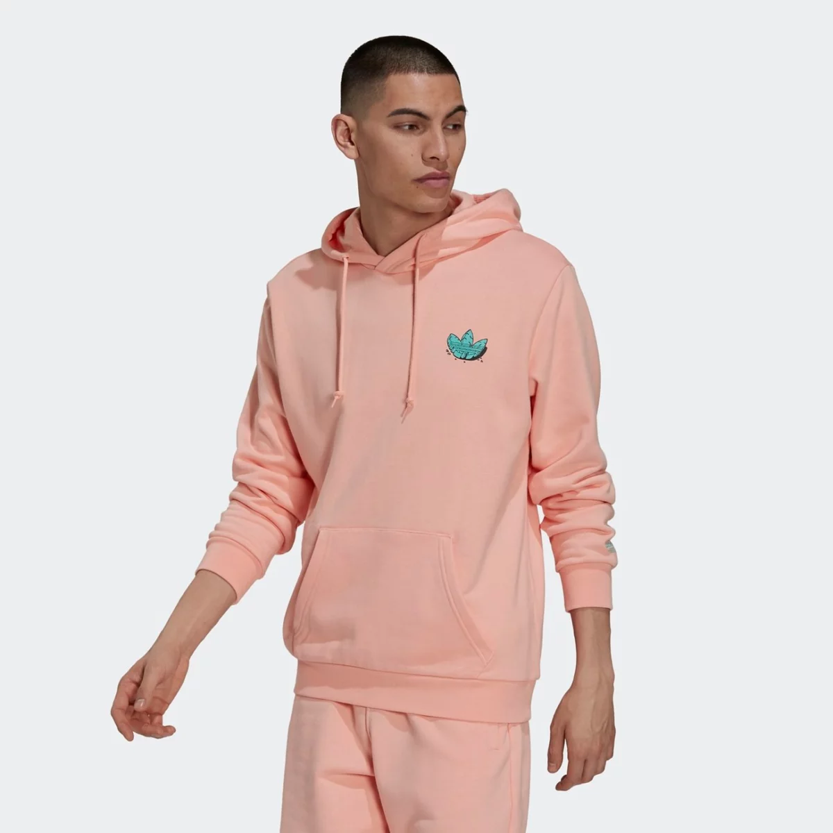 h13443_app_on-model_standard_gradient-huge-66576384916a4