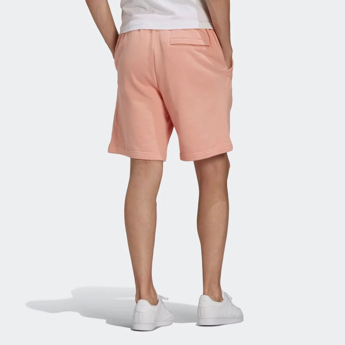 gn3287_app_on-model_back_gradient-huge-66575647548b0