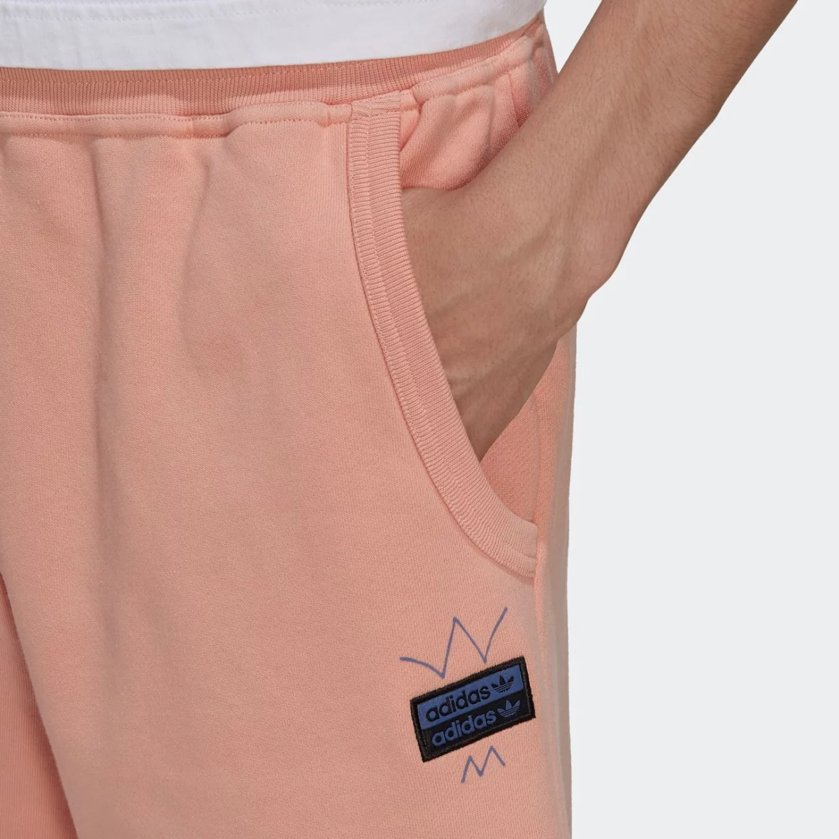 gn3287_app_on-model_detail-1_gradient-huge-66575648a4902