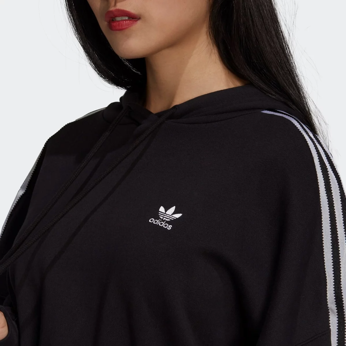 h37812_app_on-model_detail-1_gradient-huge-665764aa2bf52