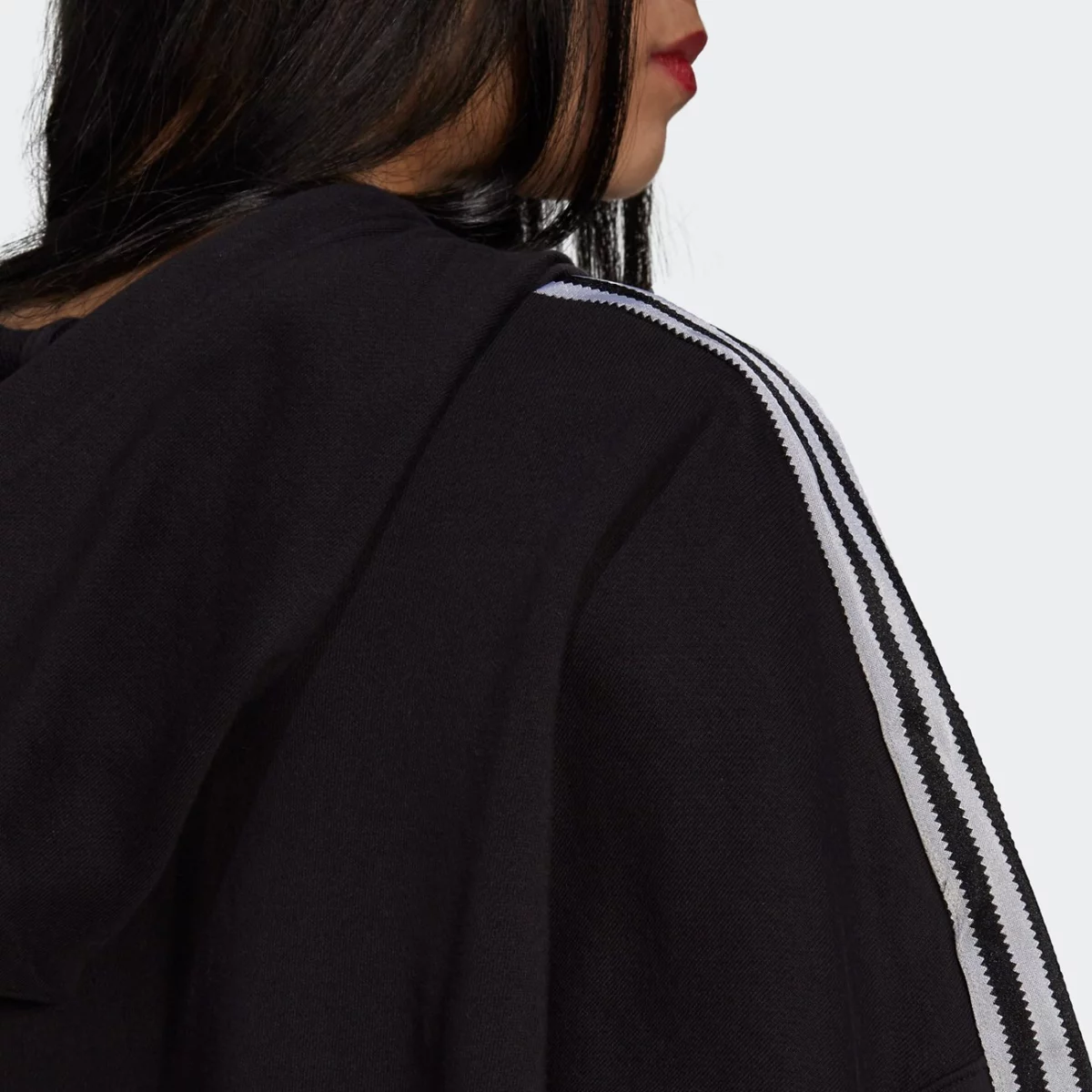 h37812_app_on-model_detail-2_gradient-huge-665764a804abf
