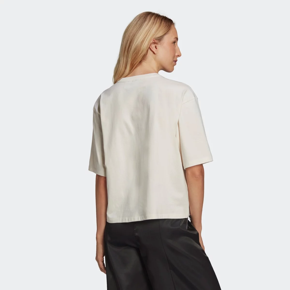 he9561_app_on-model_back_gradient-huge-6657759ab4abb