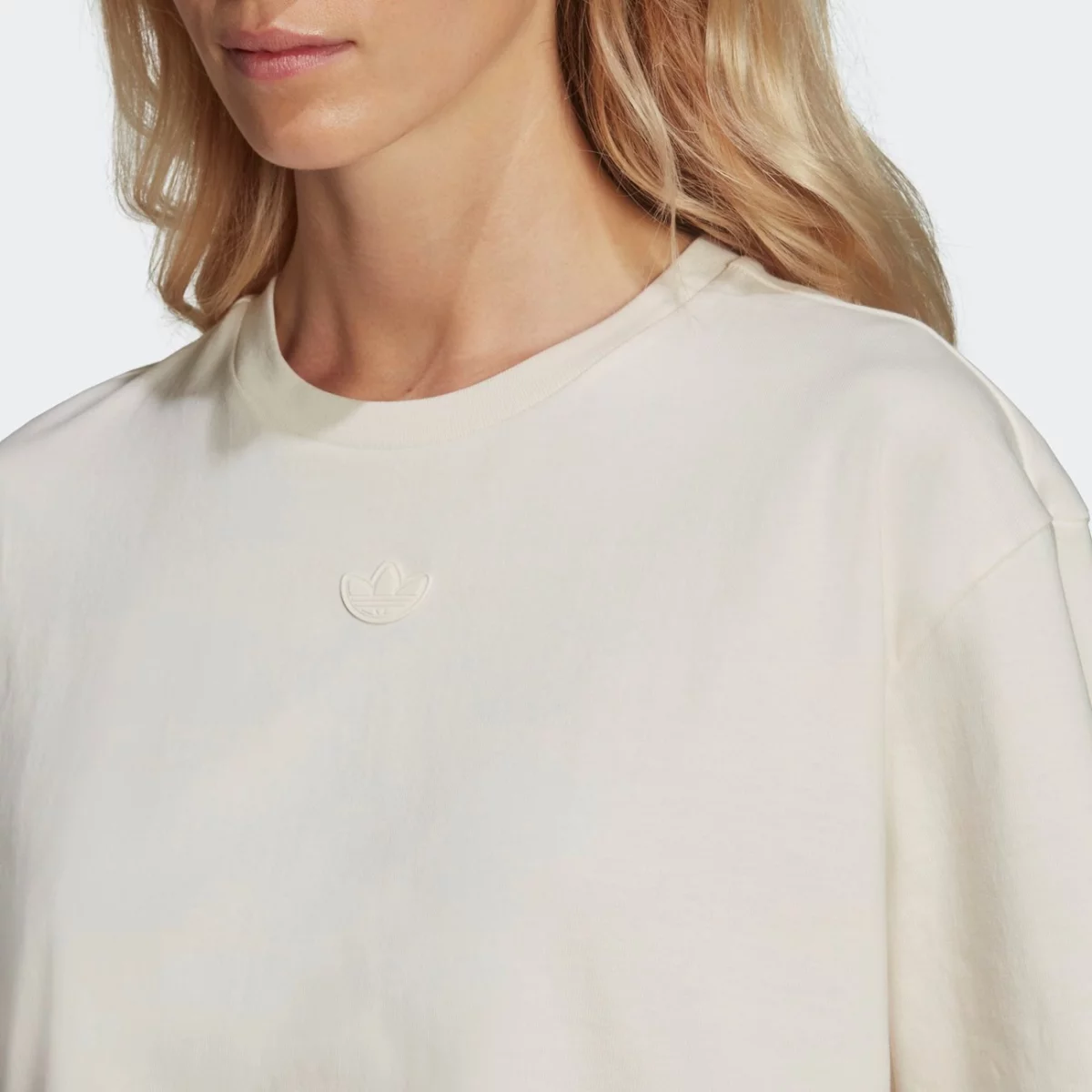 he9561_app_on-model_detail-1_gradient-huge-6657759f1a241
