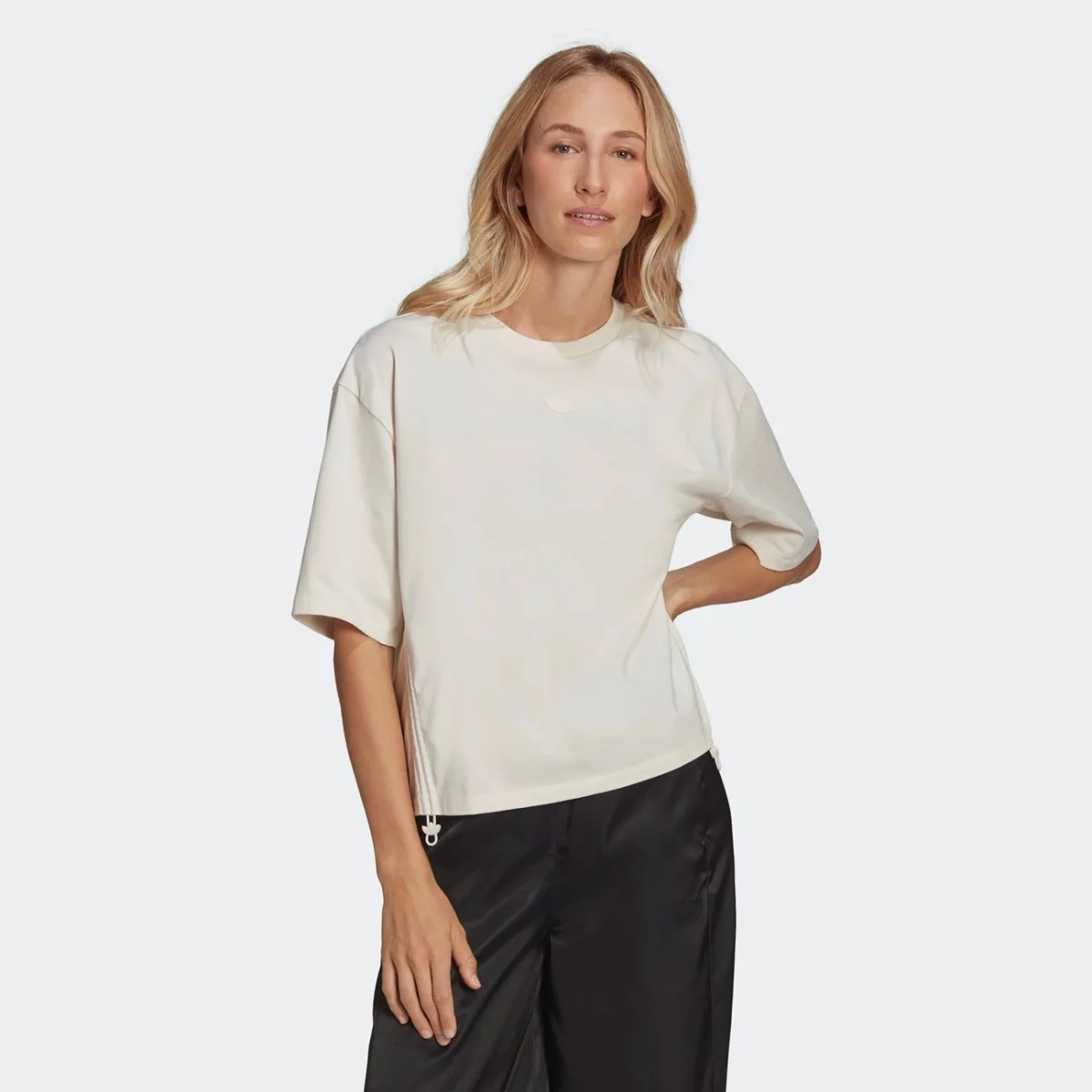 he9561_app_on-model_standard_gradient-huge-665775995ecc0