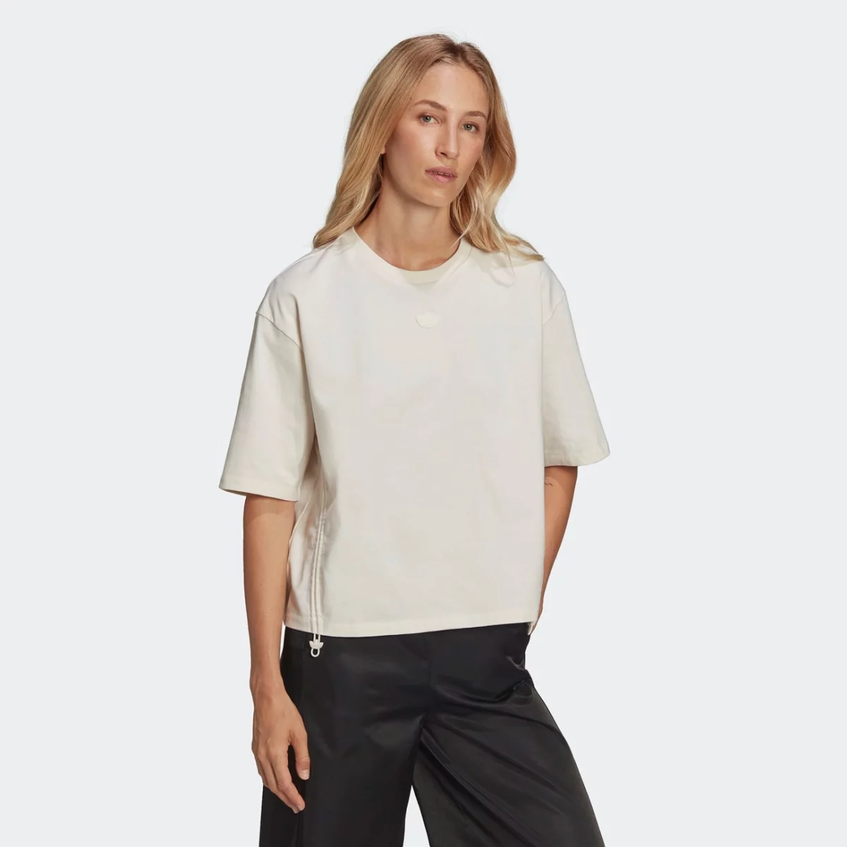 he9561_app_on-model_walking_gradient-huge-6657759c23233