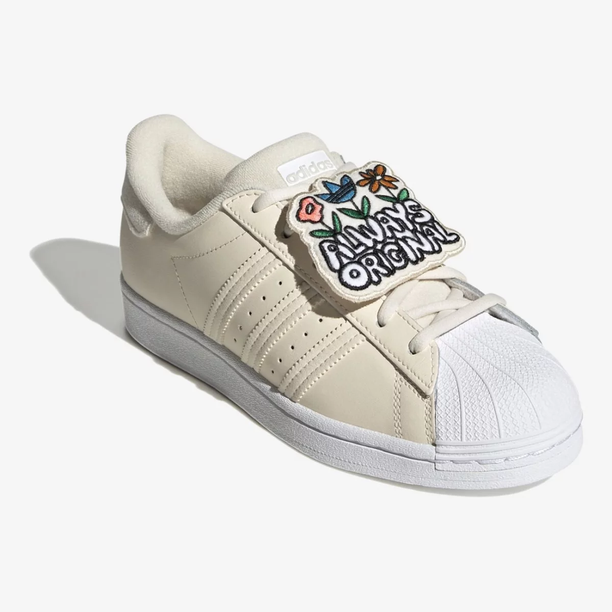 gw0592_6_footwear_photography_front-lateral-top-view_white-huge-66580ac5668eb