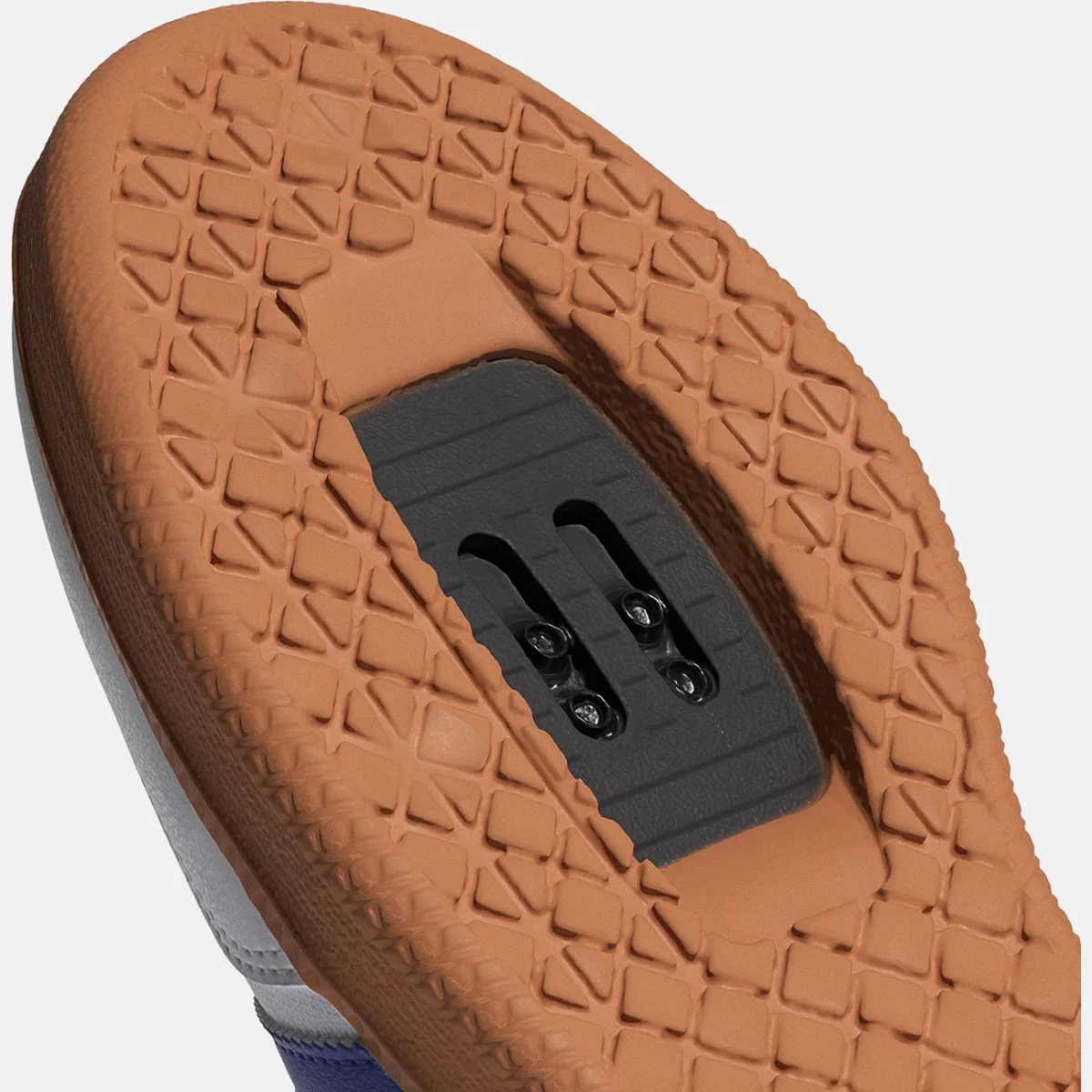 ie0230_9_footwear_photography_detail-view-2_transparent-huge-6658440388b1b