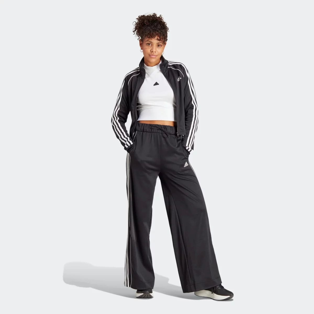ia3147_7_apparel_on-model_walking-view_grey-huge-6657a601103fb