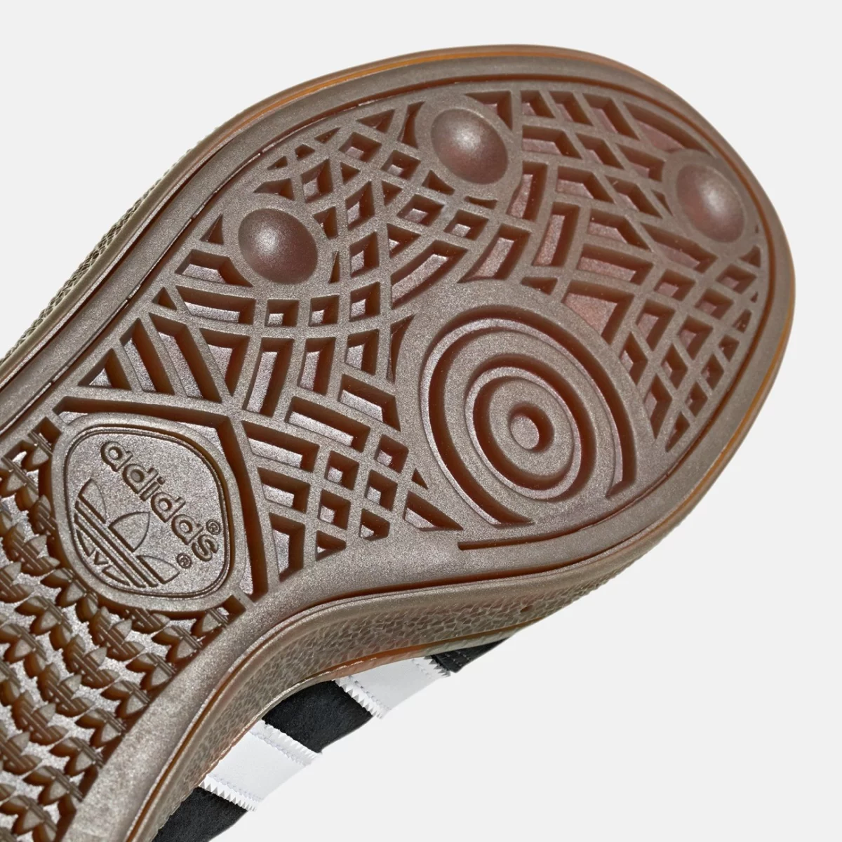 db3021_10_footwear_photography_detail-view-3_transparent-huge-66583bf10d5f1
