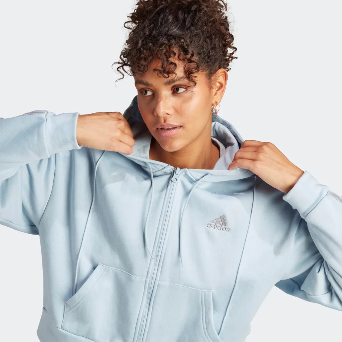 ij8756_8_apparel_on-model_detail-view-1_grey-huge-6657a6488235b