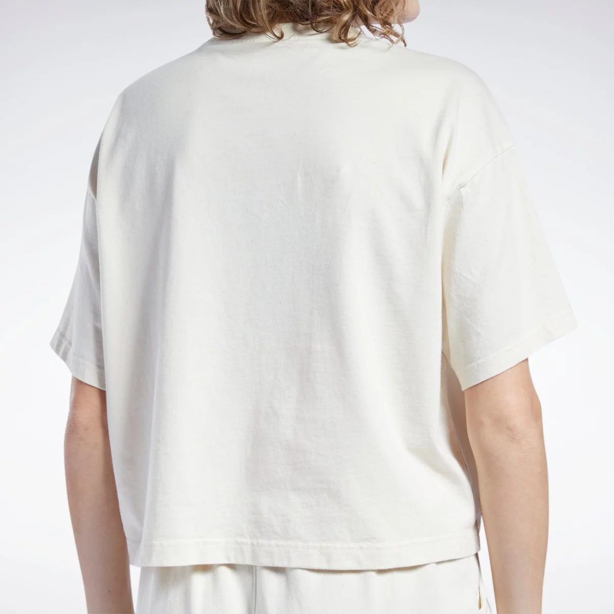 h46810_app_on-model_detail-2_gradient-huge-665778461c993