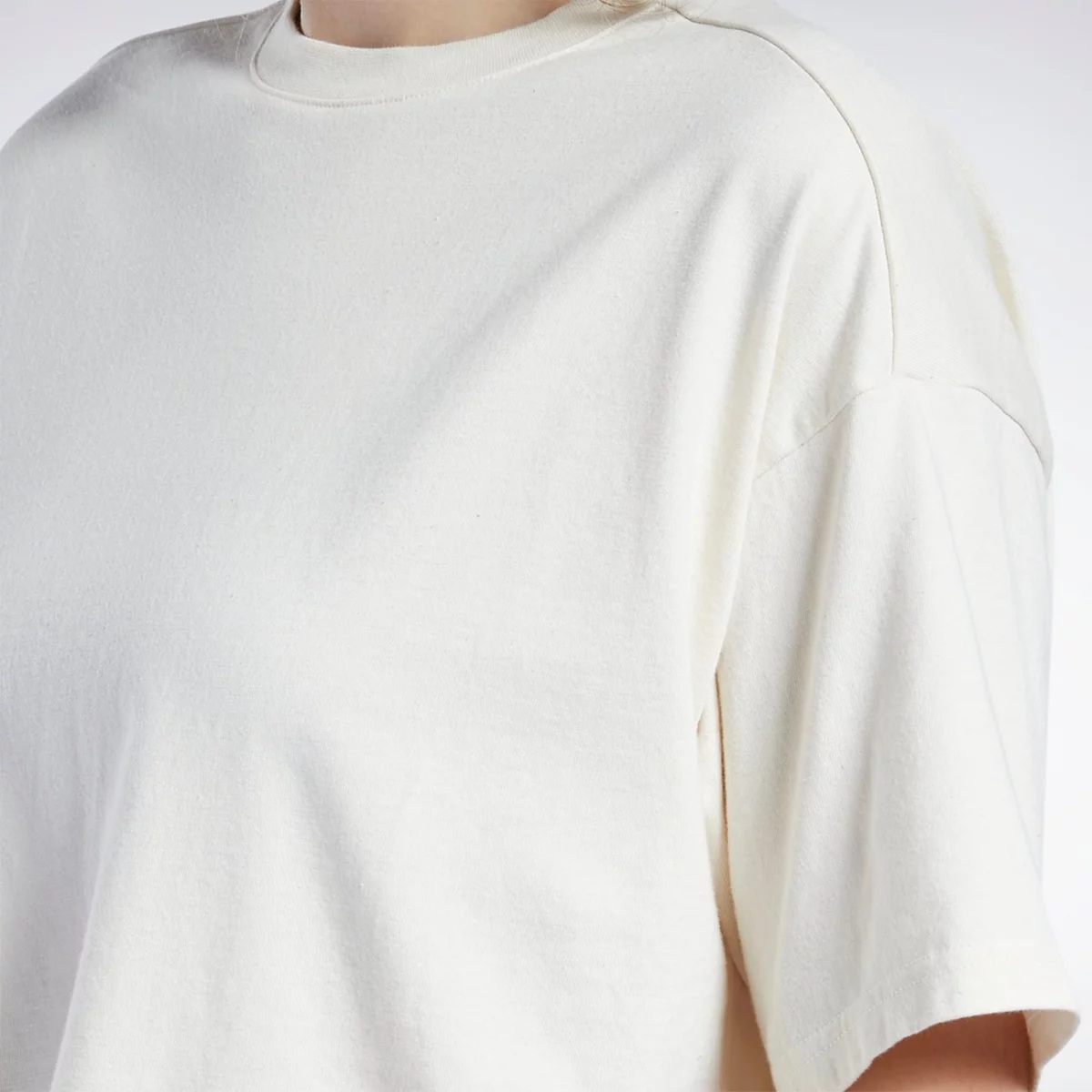 h46810_app_on-model_detail-3_gradient-huge-665778446f33b