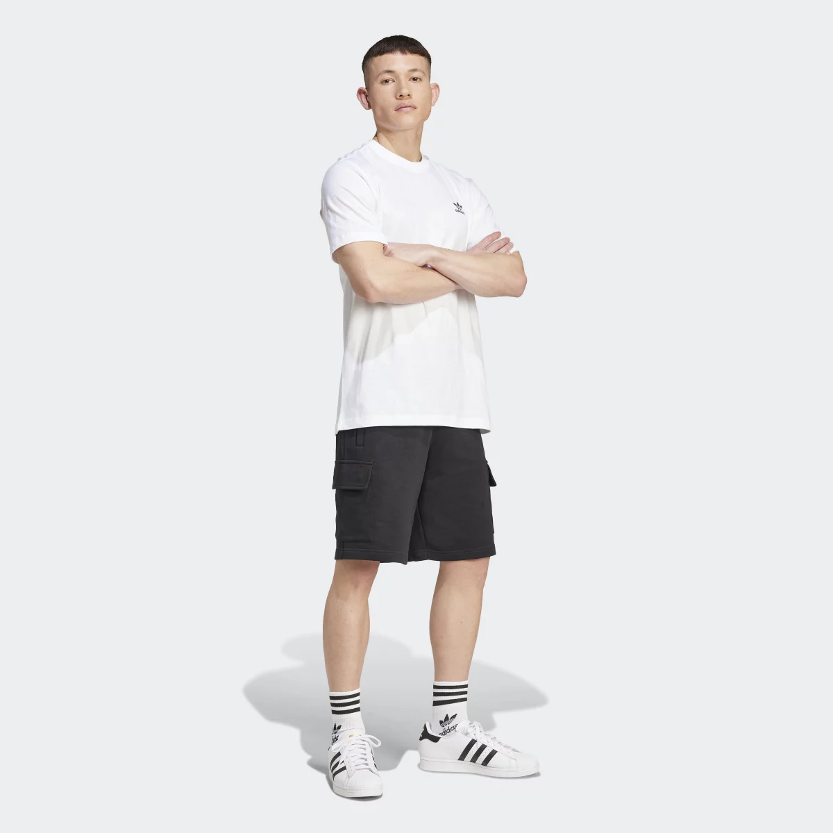 6708e795a4e6cIZ2098_6_APPAREL_On_Model_Walking_View_grey