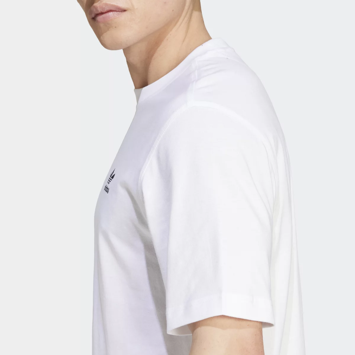 6708e79b28c46IZ2098_8_APPAREL_On_Model_Detail_View_2_grey