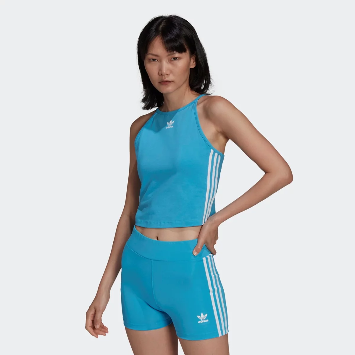 hc1976_app_on-model_standard_gradient-huge-665779a02fe98