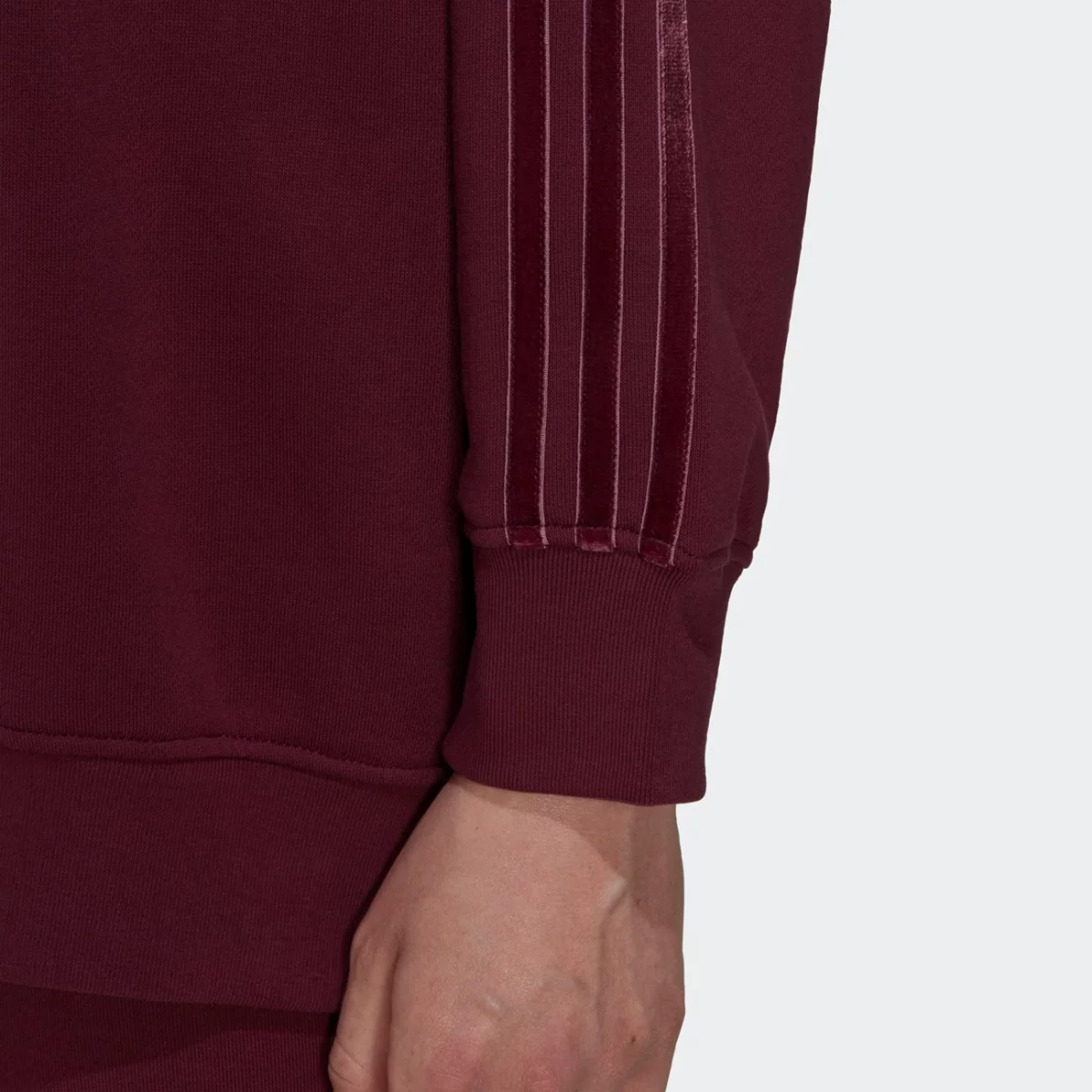 h18041_app_on-model_detail-2_gradient-huge-665761904dd58