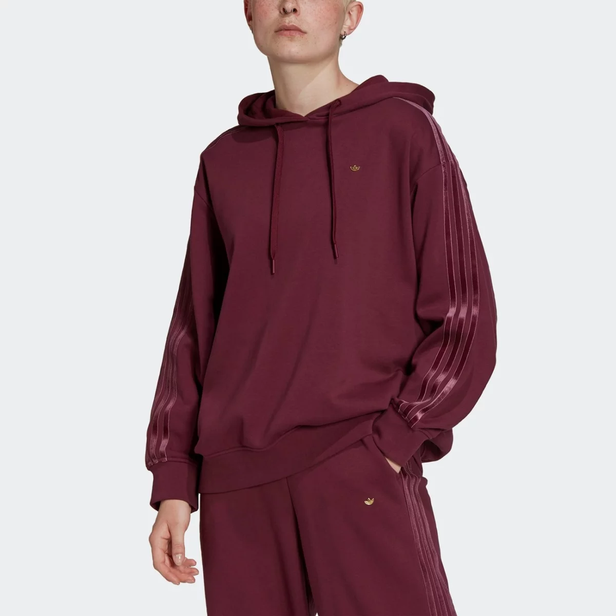 h18041_app_on-model_front_gradient-huge-6657618ed5ce0