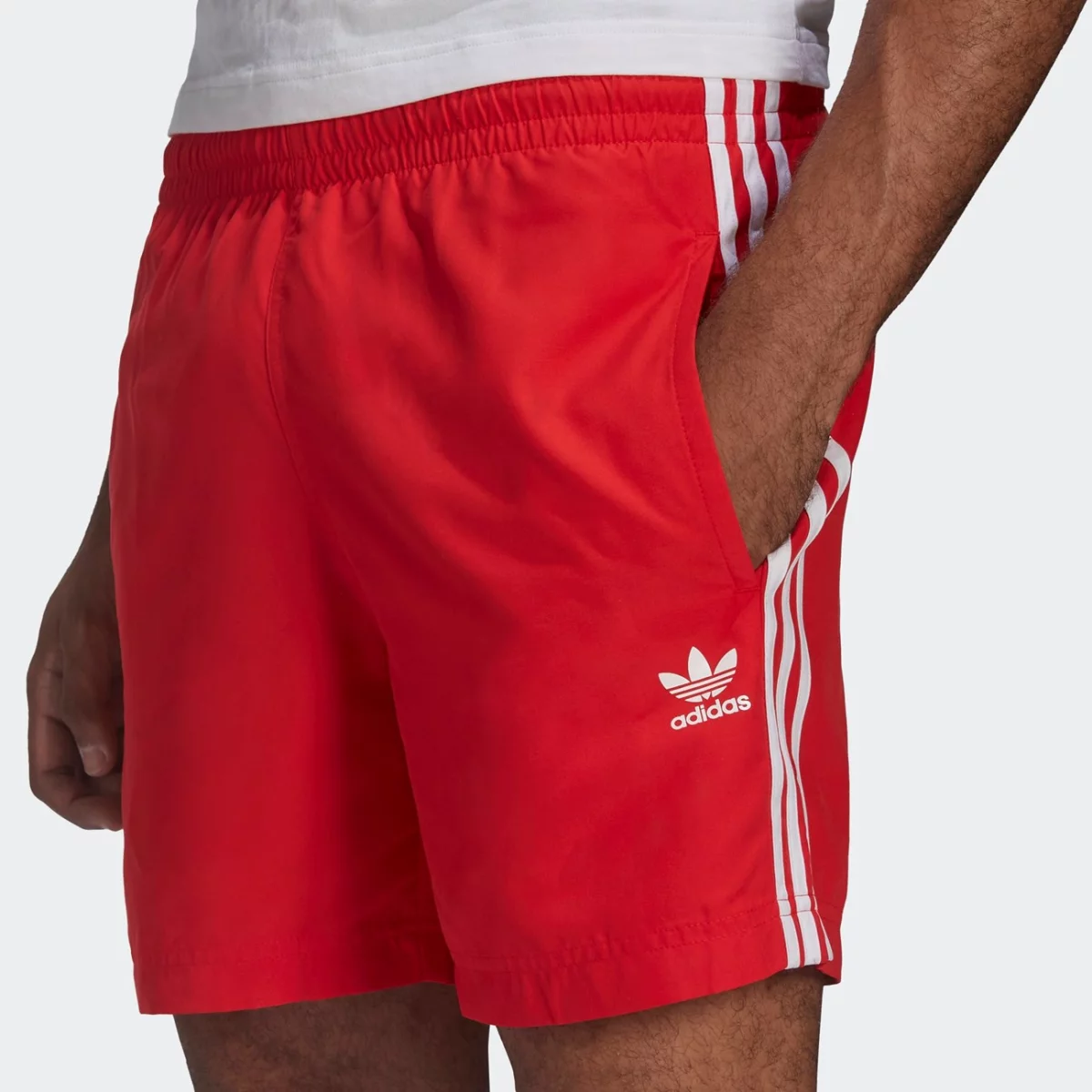 hf2120_app_on-model_detail-1_gradient-huge-665775420652f