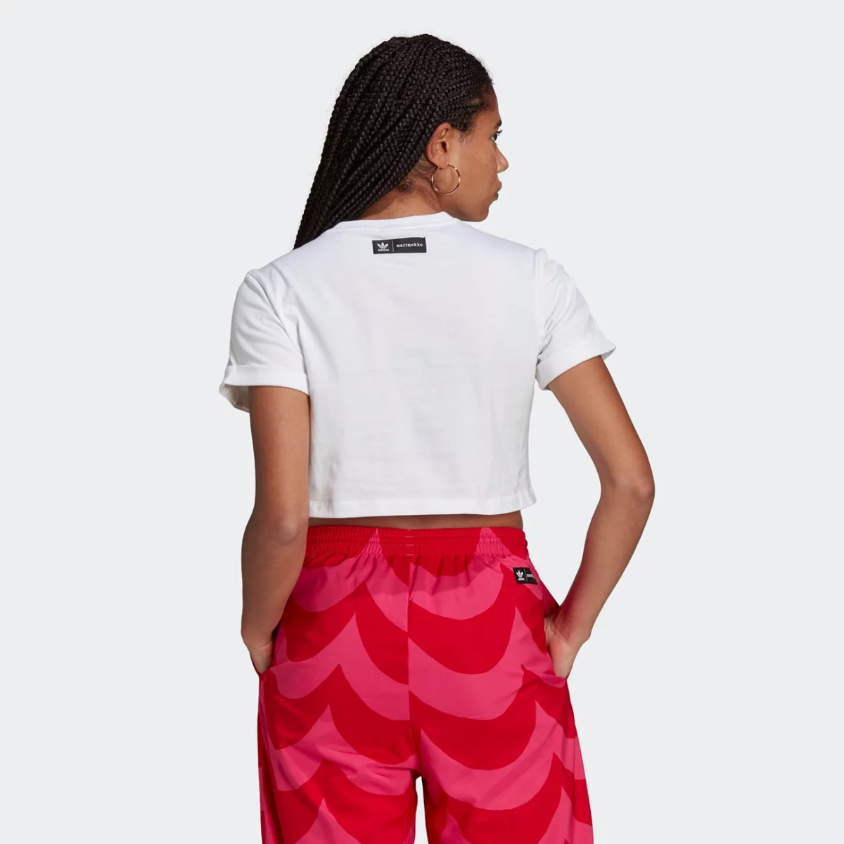 h20482_app_on-model_back_gradient-huge-6657624ee1584