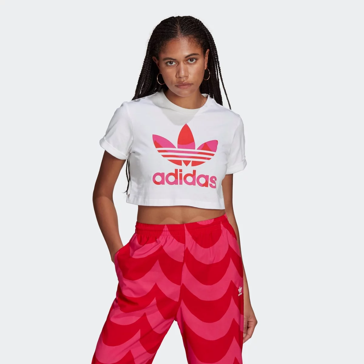 h20482_app_on-model_standard_gradient-huge-6657624d6a341
